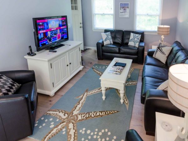 Cape Cod Home 994655