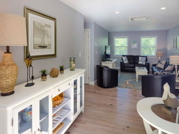 Cape Cod Home 994655