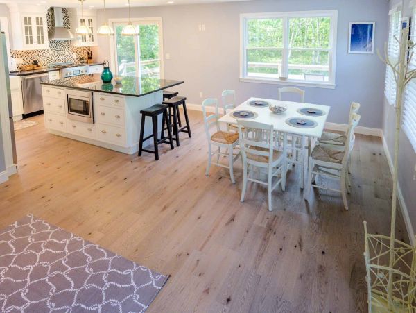 Cape Cod Home 994655