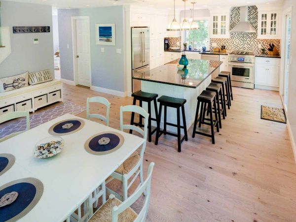Cape Cod Home 994655