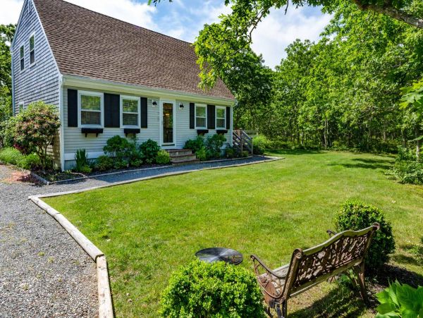 Cape Cod Home 994655