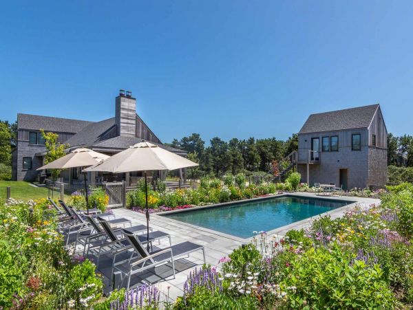 Cape Cod Home 994656