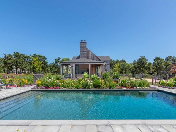 Cape Cod Home 994656