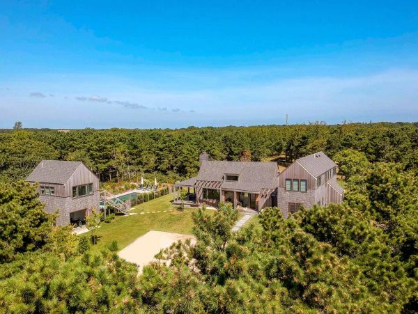 Cape Cod Home 994656