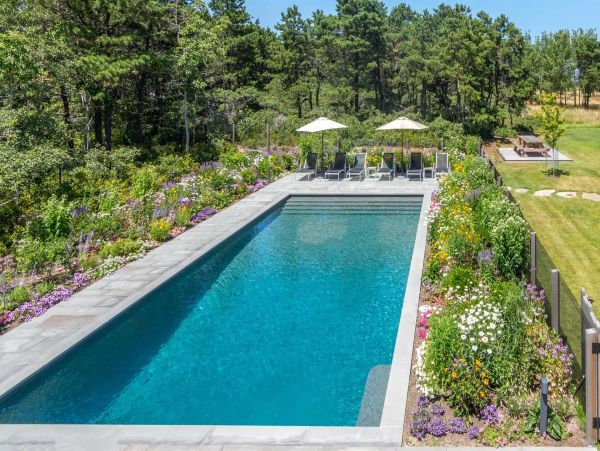 Cape Cod Home 994656