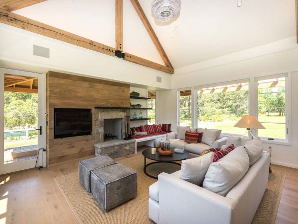 Cape Cod Home 994656