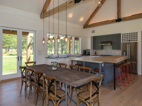 Cape Cod Home 994656