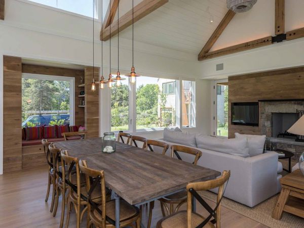 Cape Cod Home 994656