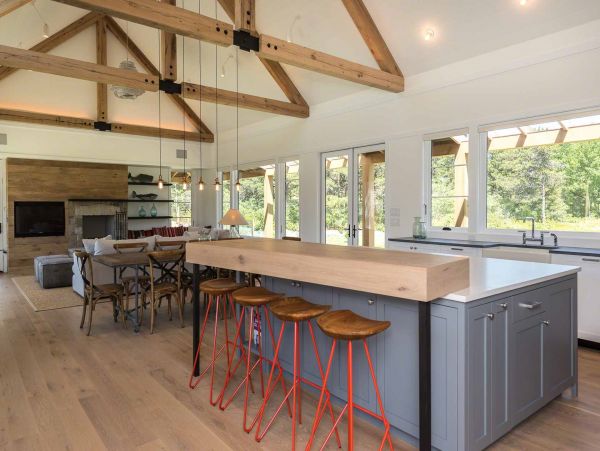 Cape Cod Home 994656