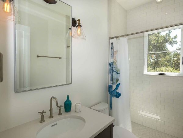 Cape Cod Home 994656