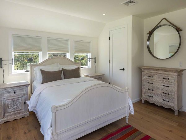 Cape Cod Home 994656