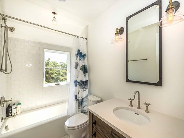 Cape Cod Home 994656
