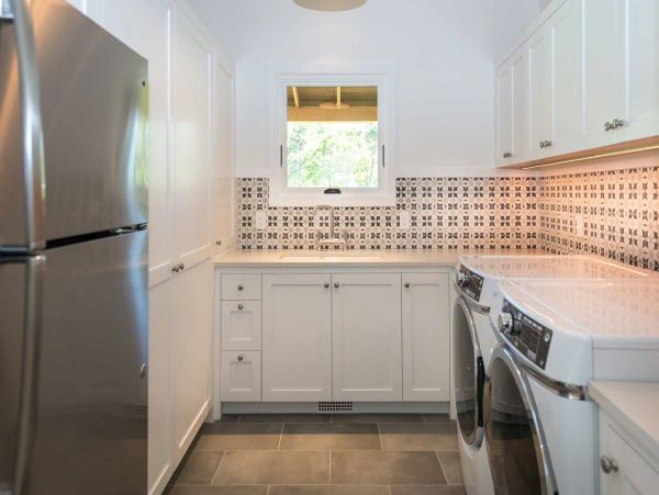 Cape Cod Home 994656