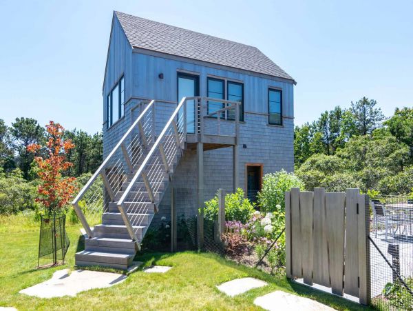 Cape Cod Home 994656