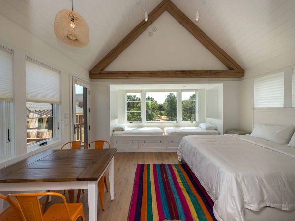 Cape Cod Home 994656