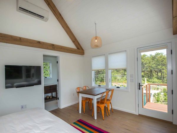 Cape Cod Home 994656