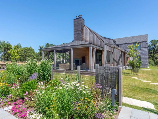 Cape Cod Home 994656