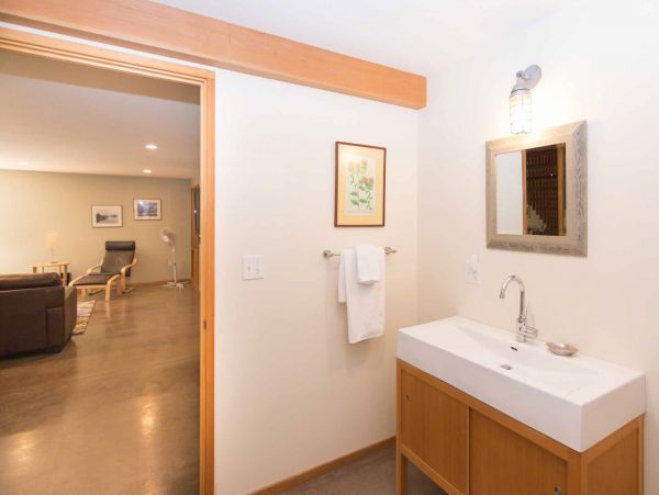Cape Cod Home 994657