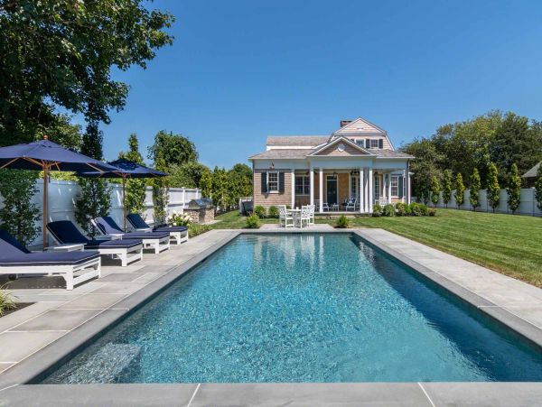 Cape Cod Home 994658