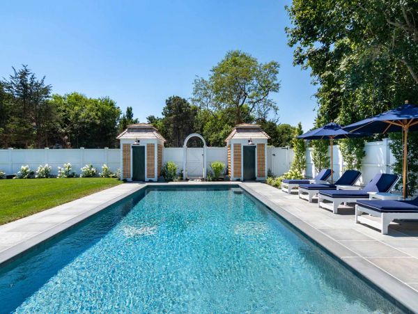 Cape Cod Home 994658
