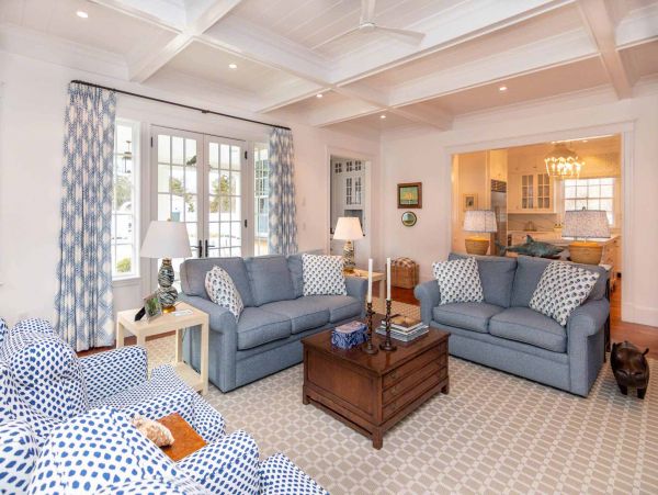 Cape Cod Home 994658