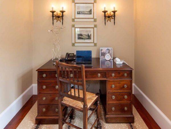Cape Cod Home 994658