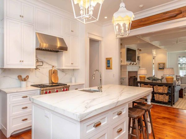 Cape Cod Home 994658