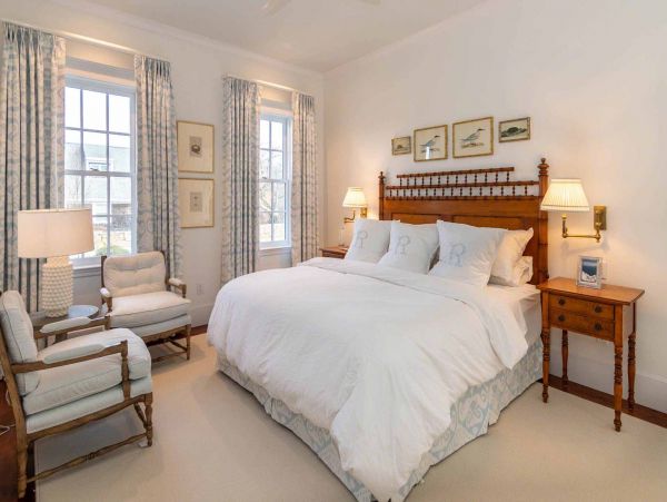 Cape Cod Home 994658