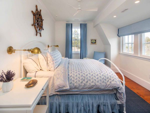 Cape Cod Home 994658