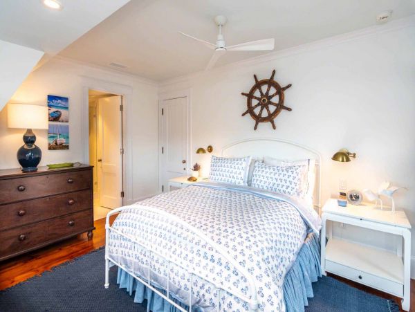 Cape Cod Home 994658