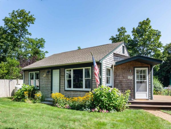 Cape Cod Home 994659