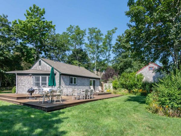 Cape Cod Home 994659