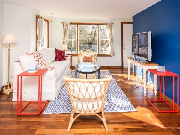 Cape Cod Home 994659