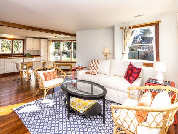 Cape Cod Home 994659