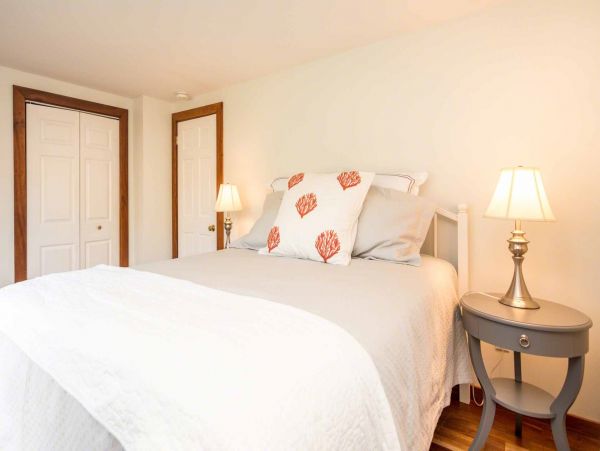 Cape Cod Home 994659