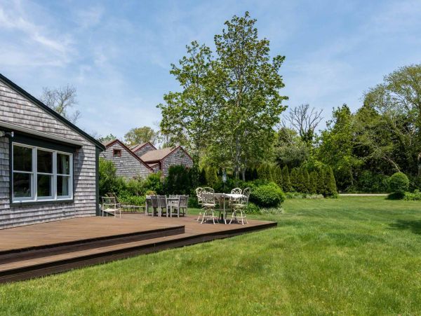 Cape Cod Home 994659