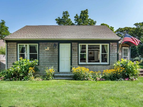 Cape Cod Home 994659