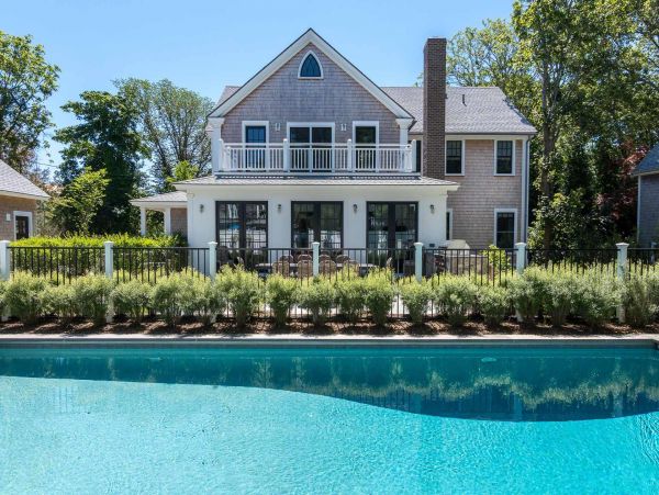 Cape Cod Home 994660