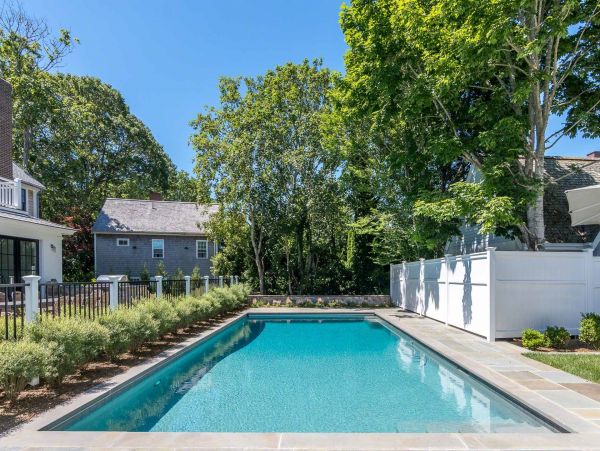 Cape Cod Home 994660