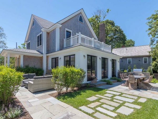 Cape Cod Home 994660