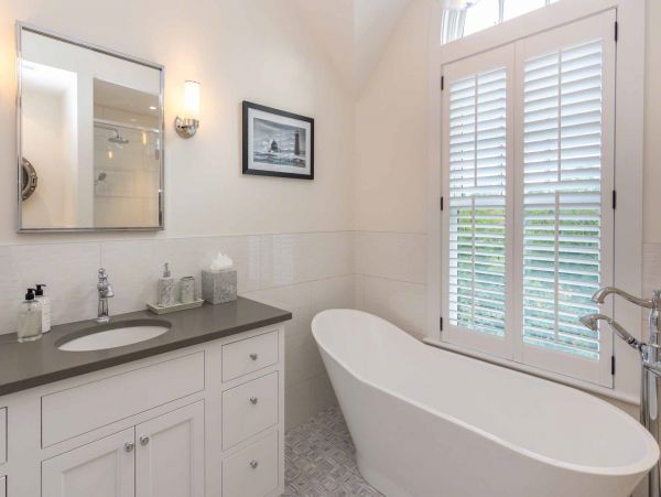 Cape Cod Home 994660