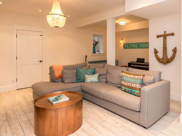 Cape Cod Home 994660