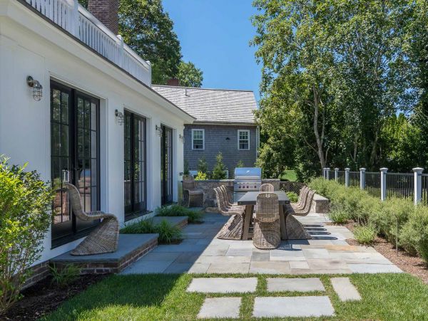 Cape Cod Home 994660
