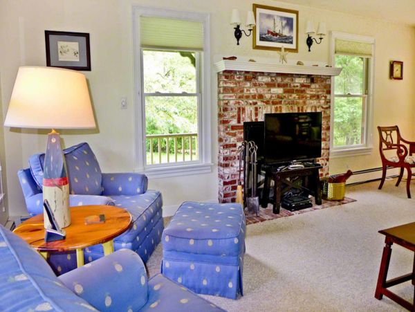 Cape Cod Home 994661