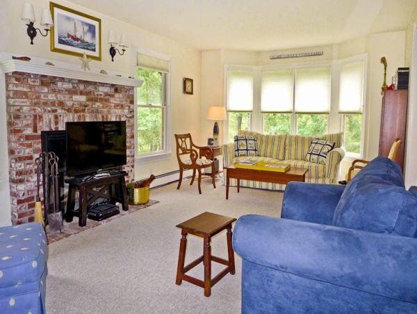 Cape Cod Home 994661
