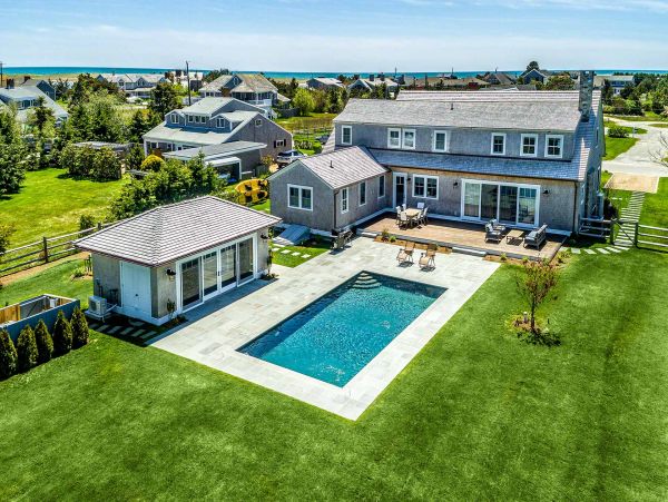 Cape Cod Home 994662
