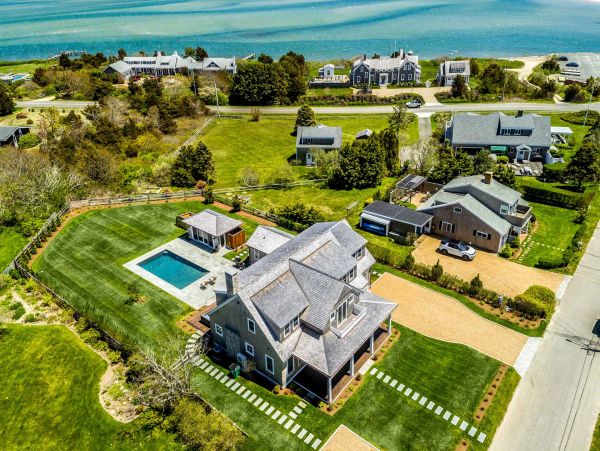 Cape Cod Home 994662
