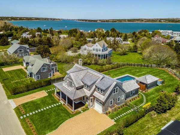 Cape Cod Home 994662