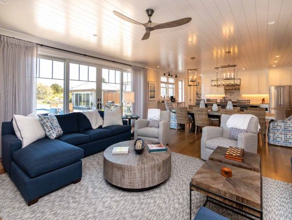 Cape Cod Home 994662