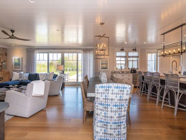 Cape Cod Home 994662